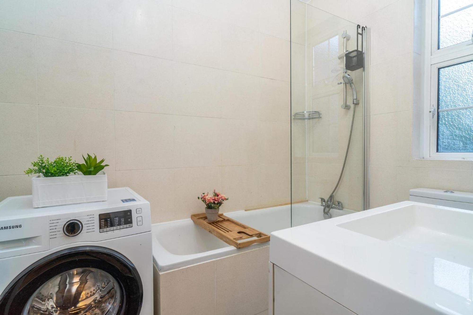 Location! 2 Bed/2Bath - Pro Host Apartment Londra Exterior foto