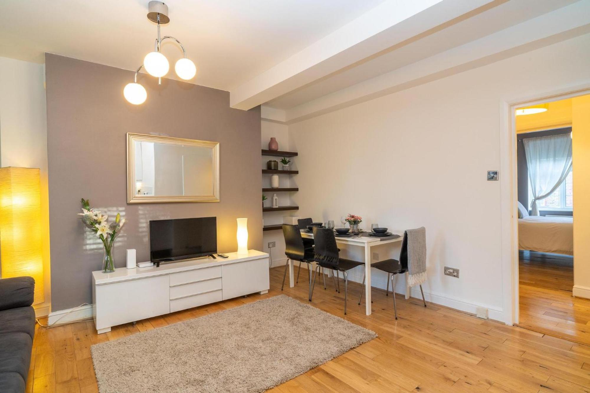 Location! 2 Bed/2Bath - Pro Host Apartment Londra Exterior foto